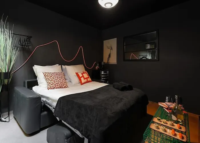 Le Dark Apartment